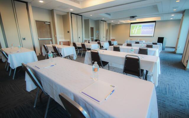 Holiday Inn Express & Suites Miami Airport East by IHG