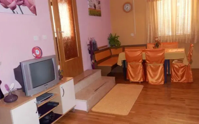 House Andja with Pool