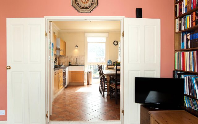 Veeve  3 Bed House On Oakley Road East London