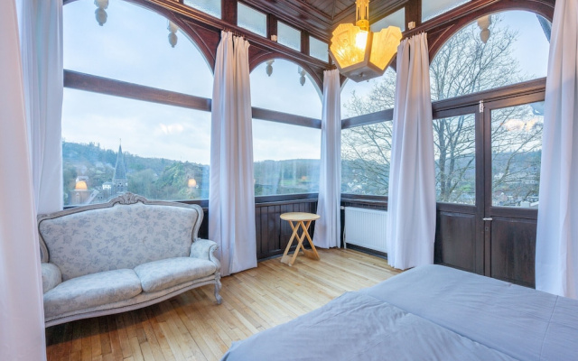 Elegant Castle for 19 Guests