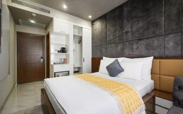 HANZ The Moon Hotel 1