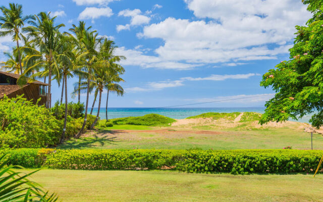 Waiohuli Beach Hale Ocean View Condos with Parking
