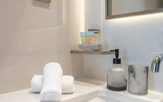 Beachfront - Palm Views & Private Beach