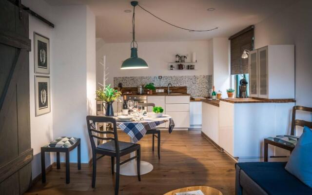 Besighomes - Apartment Blues