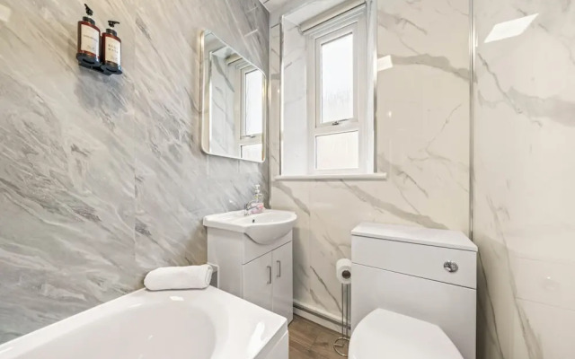 Cosy and Bright 3-Bedroom Flat