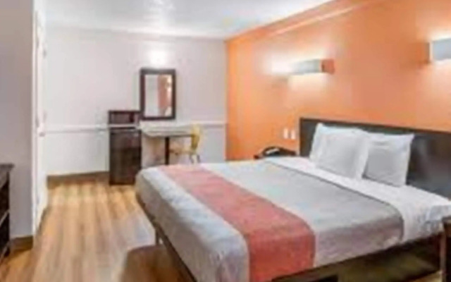 Motel 6 Euless, TX - DFW West