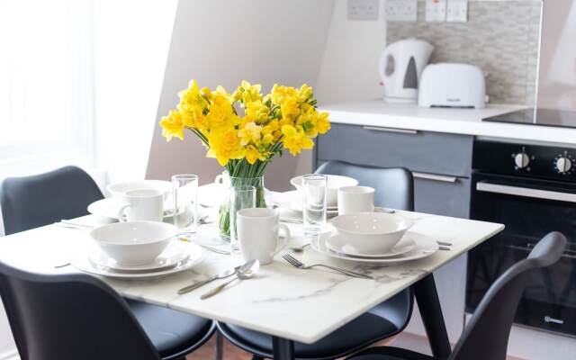 Earl's Court by CAPITAL 119