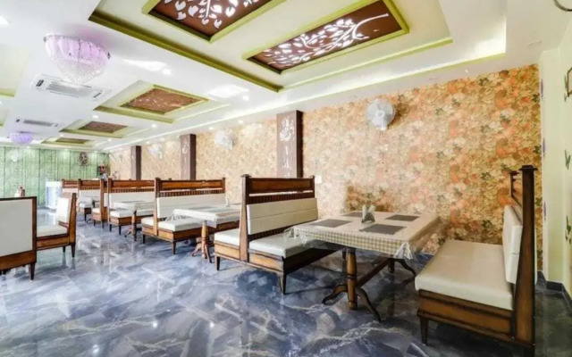 Oyo Flagship 80784J Sky Inn Hotel & Banquet Hall