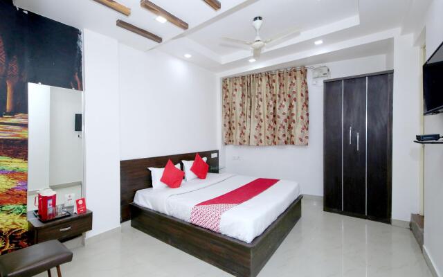 OYO 14165 Hotel Blue Diamond