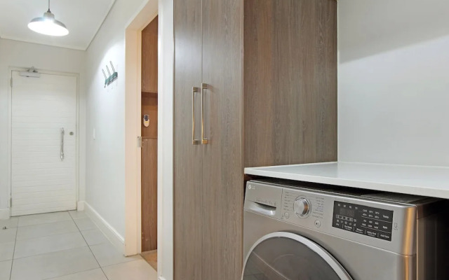 WatersEdge Aparthotel