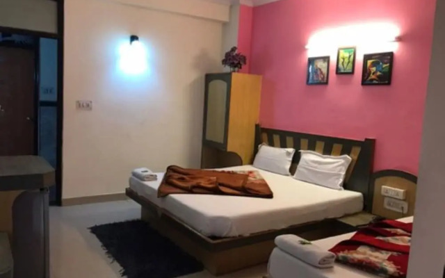 Goroomgo Bajrang Paharganj New Delhi
