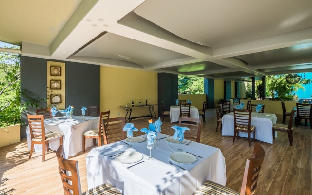 Penthouse With Amazing Views, and Luxury Throughout