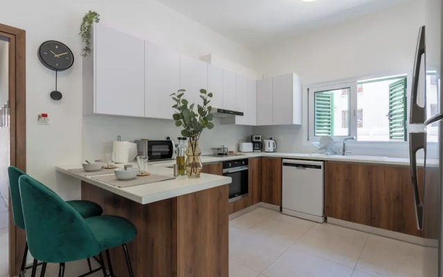 Arty Haven Spacious 3BR House in Larnaca