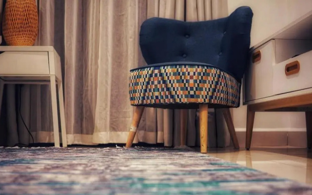 A007 Embassy Gardens Studio Apartm