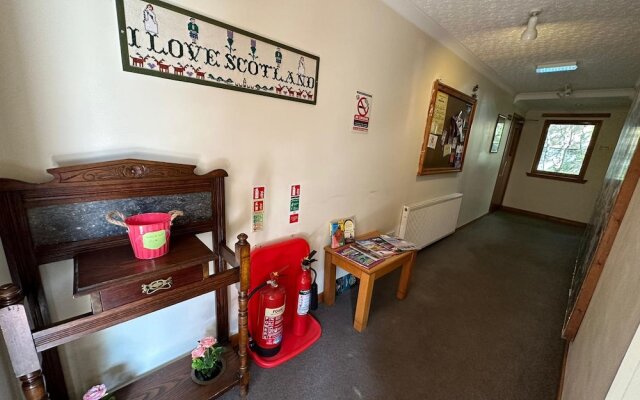 OYO Mackays Travel Lodge Hotel