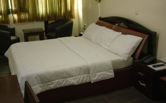 Biggie Hotel and Suites