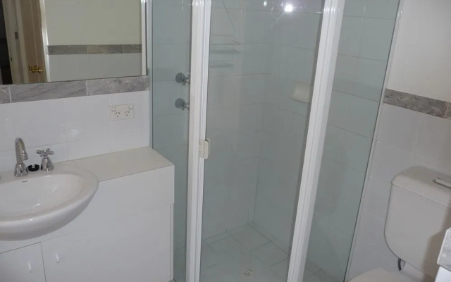 City Escape 2BD in Adelaides East End 4