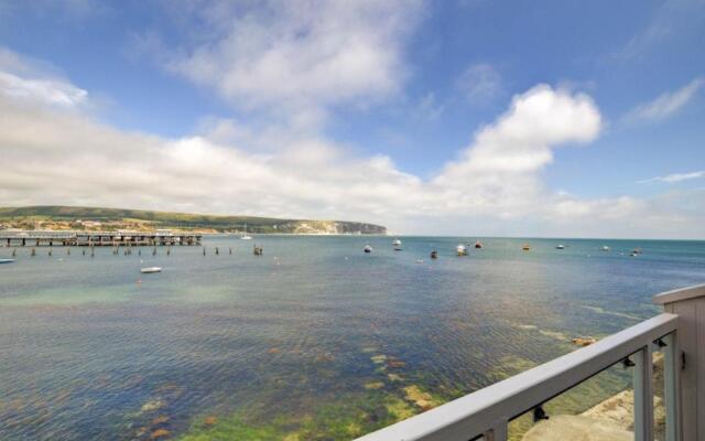 Waters Edge Balcony Apartment