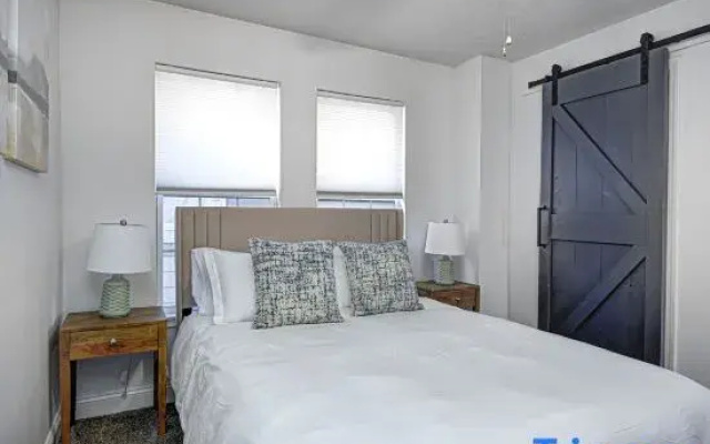 Spacious Renovated Home Near Attractions