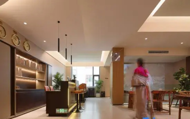 Yunshangyue Starry Sky Audio-Visual Hotel (Ruoergai People's Government Branch)