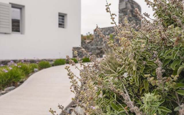 Luxury Villa With Pool And Sea View..!