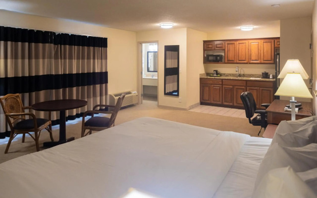 Cottonwood Suites Savannah Hotel & Conference Center