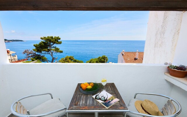 Hedera Estate, Hedera A16