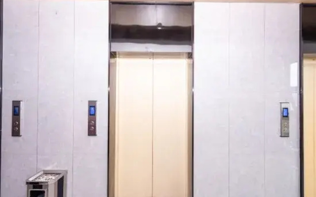 Yilong Ruiyun Hotel (Yushu Fortune Times Square)