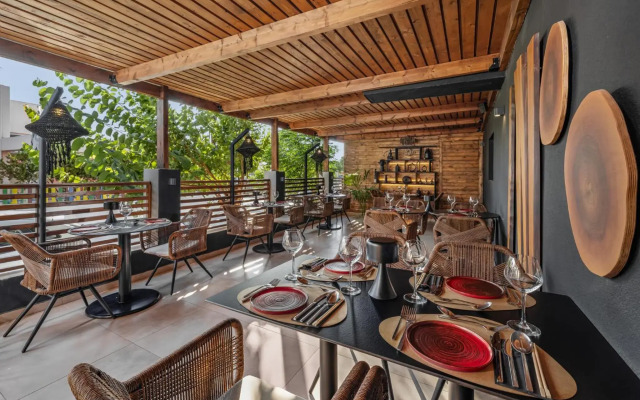 Cabana Blu Lifestyle Boutique Hotel & Suites