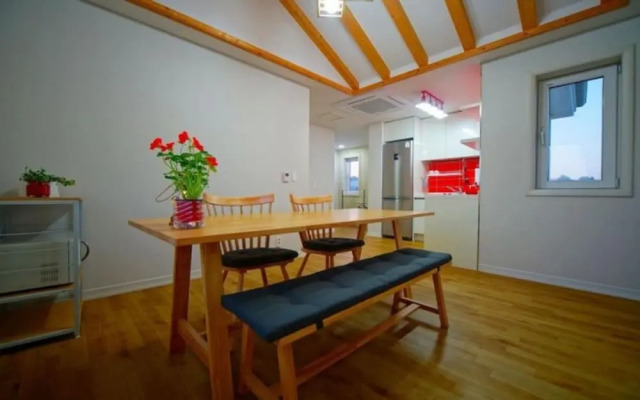 Jeonju Hosumaeul Dusilleene Pension