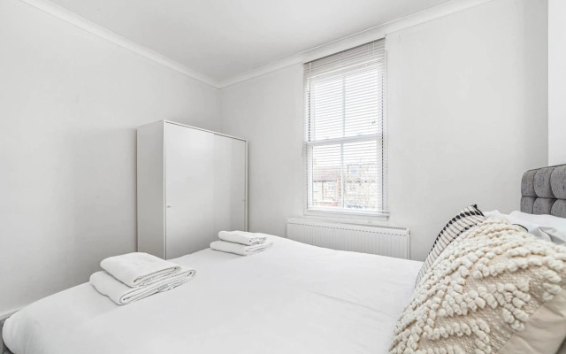Bright West Ealing Abode