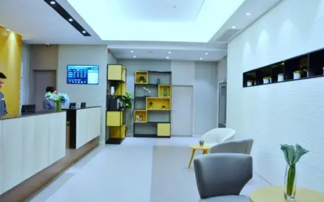 Homeinn Selected Hotel (Jingdezhen People's Square Yuyaochang Store)