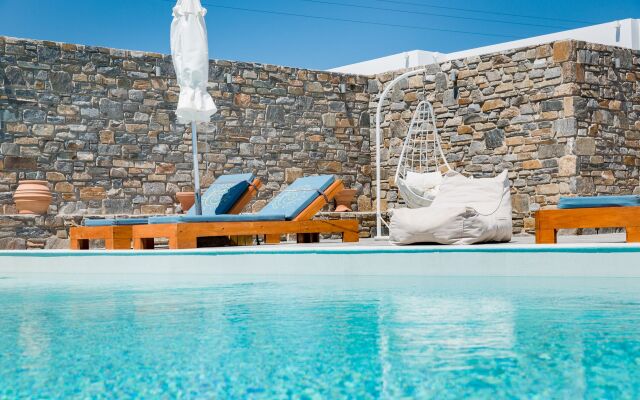 Cycladic Breeze Villas