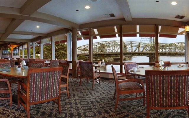 Red Lion Hotel Vancouver at the Quay