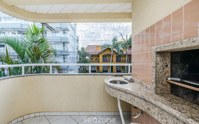 Apto c/varanda a 3min da praia de Bombas FDL103