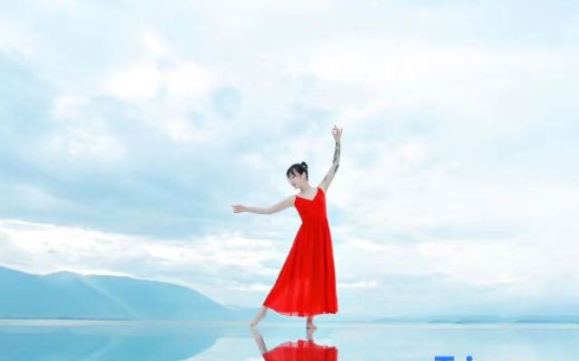 Mei Lu. Lakeside  Hotel
