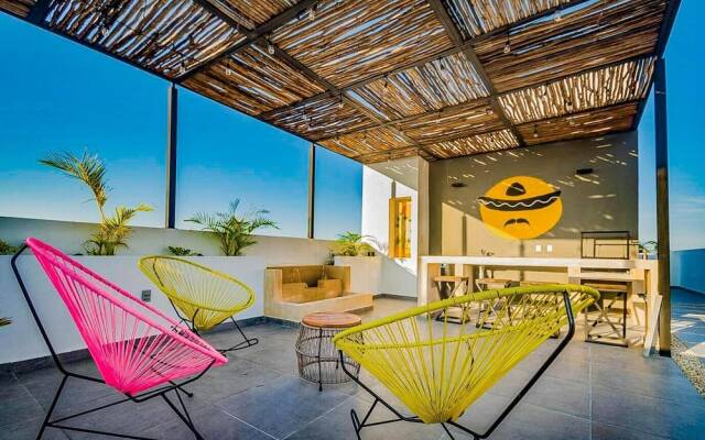 Queen Studio PDC Oasis Pool Rooftop Lounge Walk to 5 Avenida Best Playa Beaches