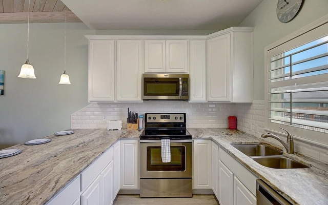 Twisted Pelican 3 Bedroom Townhouse By Redawning