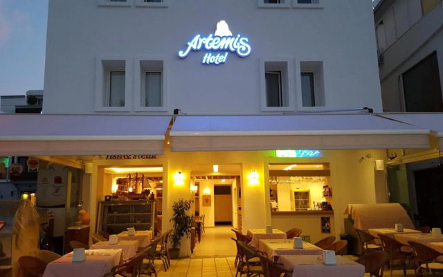 Artemis Hotel