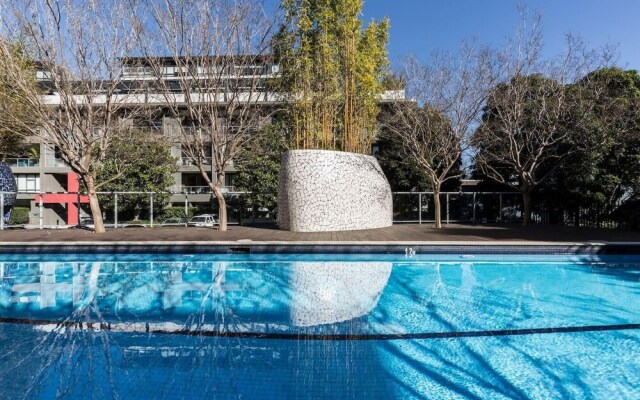 Spacious 1 Bedroom Apt Close To Green Square & Pool