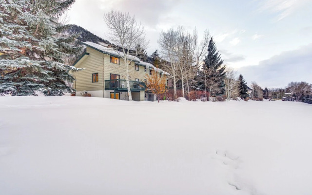 Golf Course & Mtn Views: Avon Townhome!