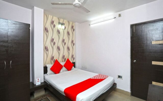 OYO 988 Hotel Metropolis Inn