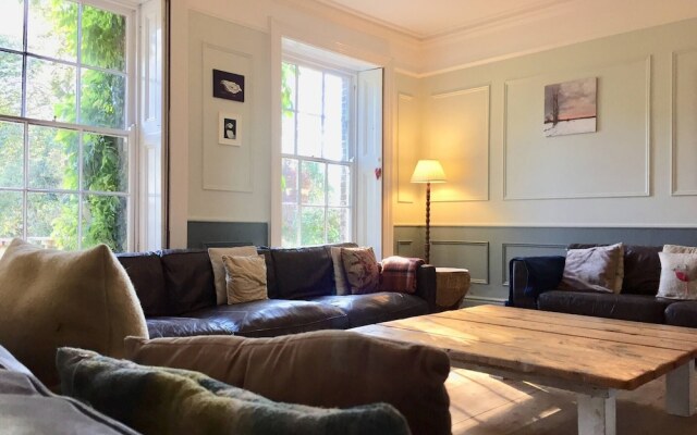 Manor House Moreton - Entire Holiday Home