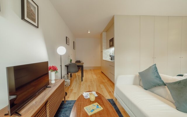 Legacy Oporto Design Apartment F by Vacationy