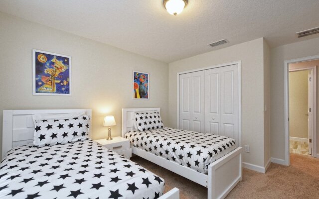 Storey Lake 4 Bedroom Townhome w Splashpool - 1624ST