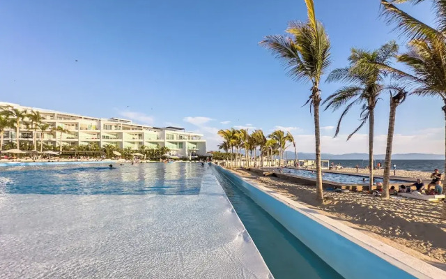 ARIA Residence Beachfront luxury