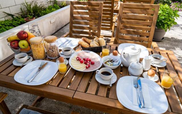Francesca Guesthouse