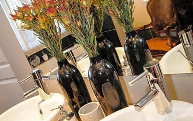 Singing Kettle Beach Lodge