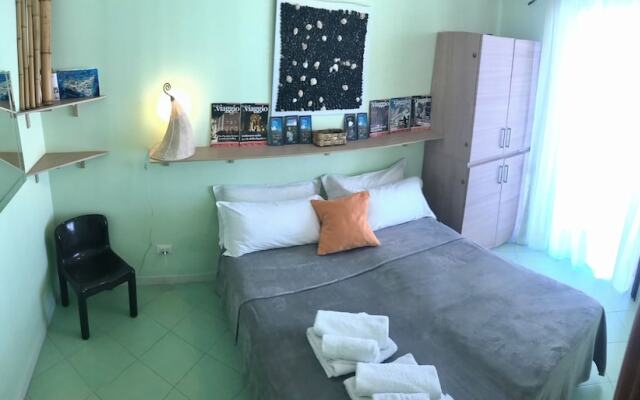 Adriana Holiday House , Free Parking, Wi Fi, Near Sea, Private Kitchen,