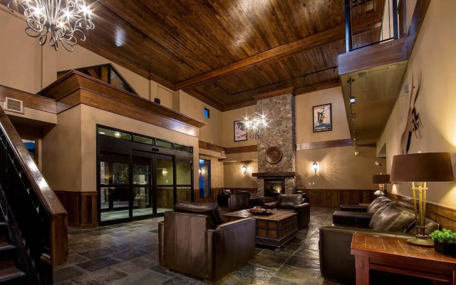 Glacier Mountaineer Lodge